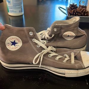 Grey men’s converse